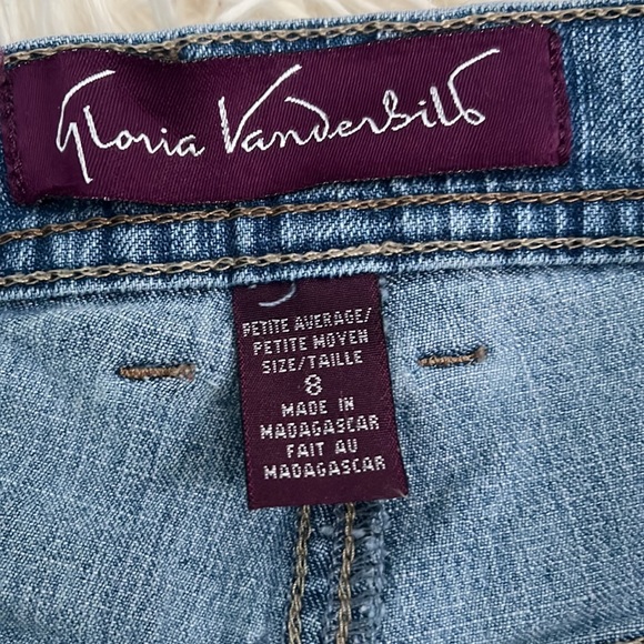 Light wash blue mom jeans, no seems coming undone. - Picture 2 of 2